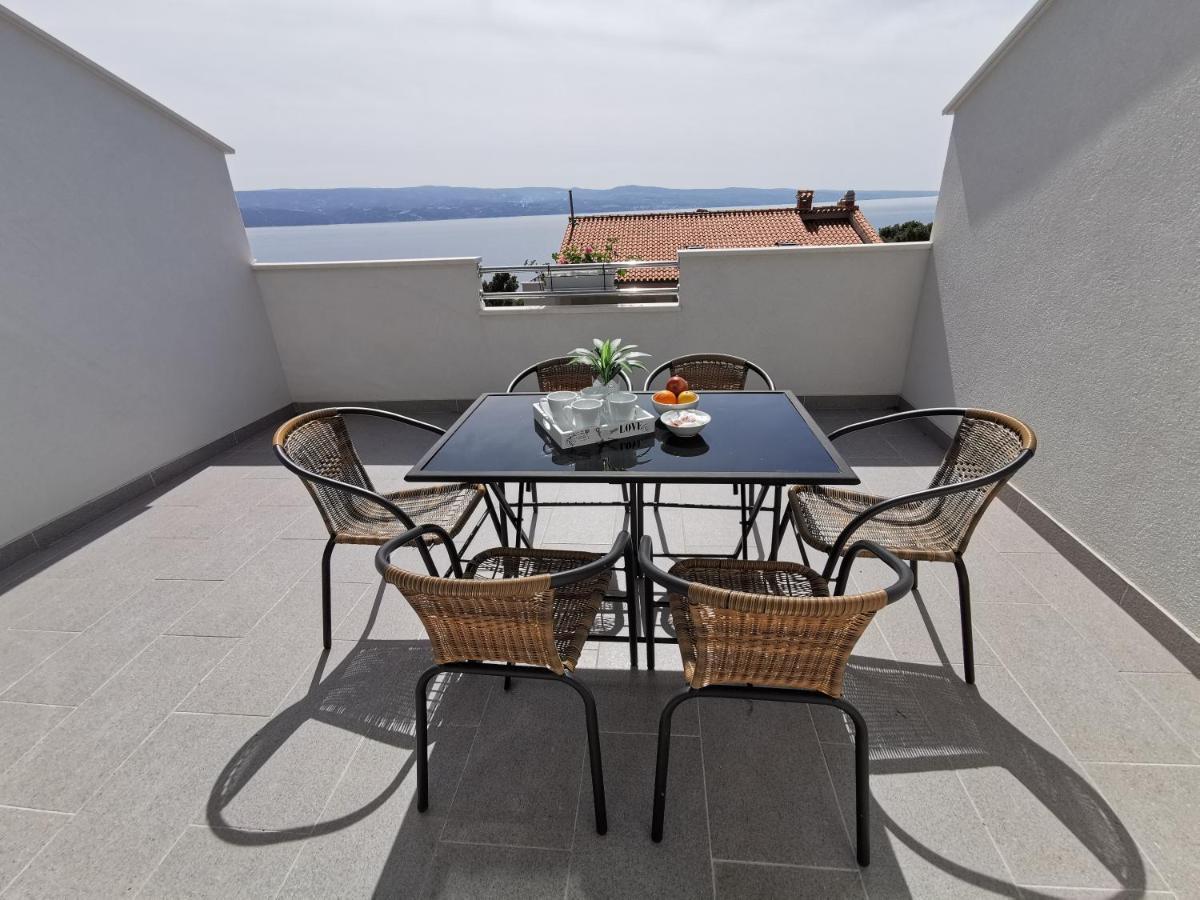 אומיס Apartments Rita Nemira מראה חיצוני תמונה