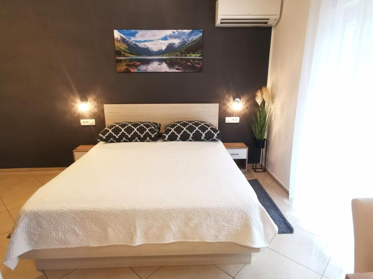 אומיס Apartments Rita Nemira מראה חיצוני תמונה